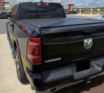 Diamond Black Crystal Pearlcoat 2020 RAM 1500 Laramie