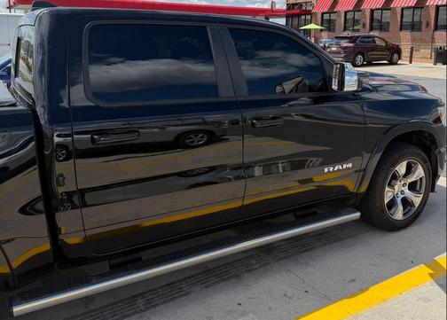 Diamond Black Crystal Pearlcoat 2020 RAM 1500 Laramie