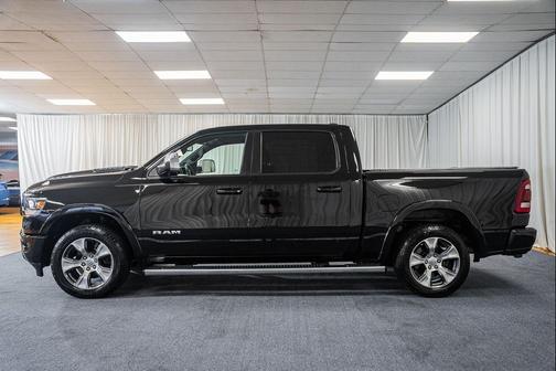 Diamond Black Crystal Pearlcoat 2020 RAM 1500 Laramie