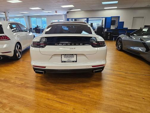Carrara White Metallic 2018 Porsche Panamera 4