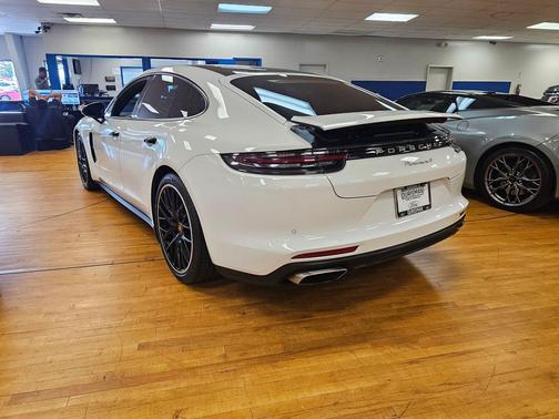 Carrara White Metallic 2018 Porsche Panamera 4
