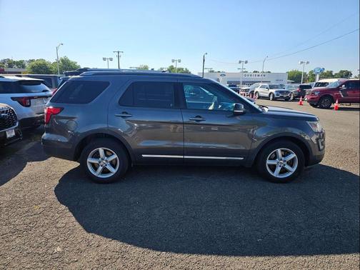 MAGNETIC METALLIC 2016 Ford Explorer XLT