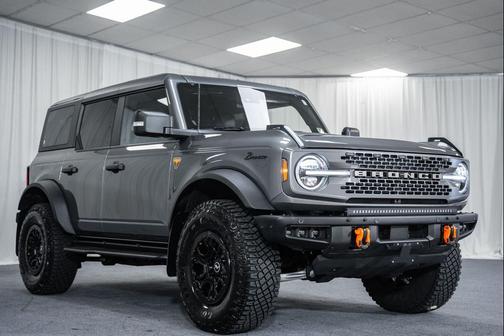 CARBONIZED GRAY METALLIC 2024 Ford Bronco Badlands