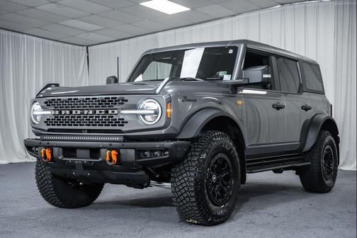 CARBONIZED GRAY METALLIC 2024 Ford Bronco Badlands