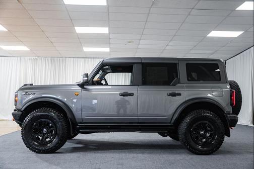 CARBONIZED GRAY METALLIC 2024 Ford Bronco Badlands