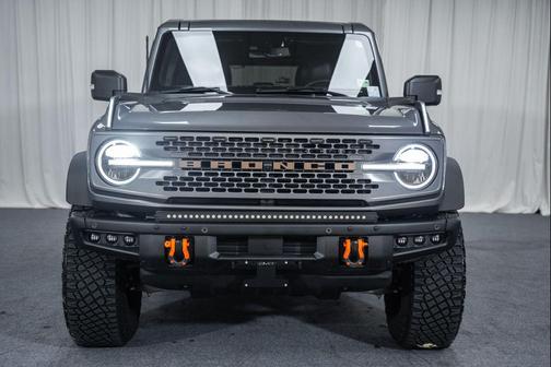 CARBONIZED GRAY METALLIC 2024 Ford Bronco Badlands