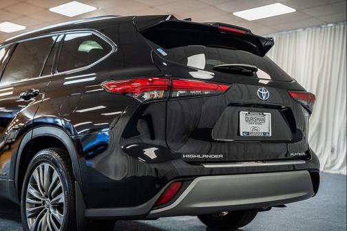 Midnight Black Metallic 2021 Toyota Highlander Hybrid Platinum
