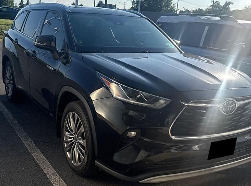 Midnight Black Metallic 2021 Toyota Highlander Hybrid Platinum