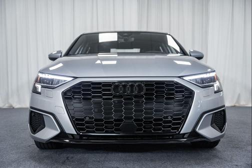 Florett Silver Metallic 2023 Audi A3 Premium