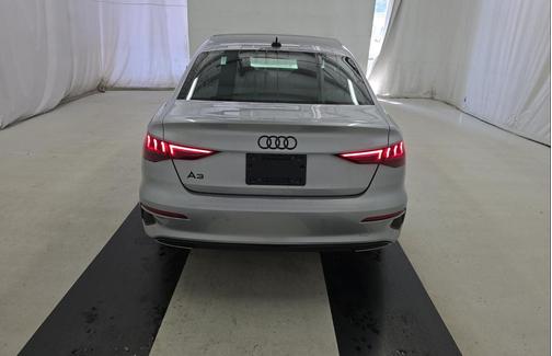 Florett Silver Metallic 2023 Audi A3 Premium