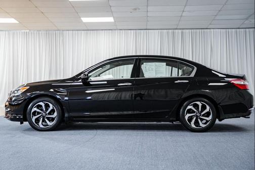 2017 Honda Accord EX-L w/Navigation & Honda Sensing