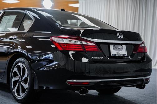 2017 Honda Accord EX-L w/Navigation & Honda Sensing