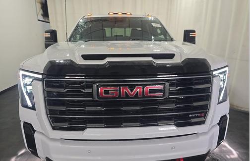 Summit White 2025 GMC Sierra 2500 AT4