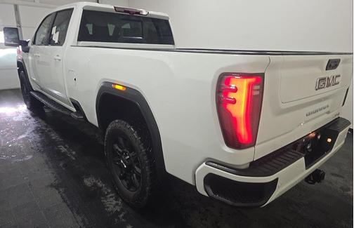 Summit White 2025 GMC Sierra 2500 AT4