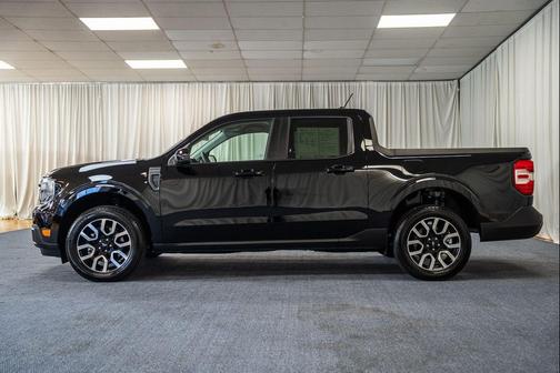 SHADOW BLACK 2024 Ford Maverick Lariat
