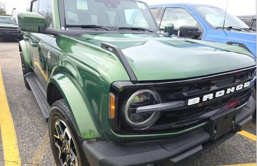 2025 Ford Bronco Outer Banks