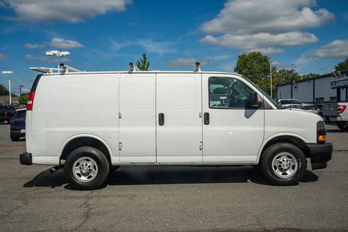 Summit White 2018 Chevrolet Express 2500 Work Van