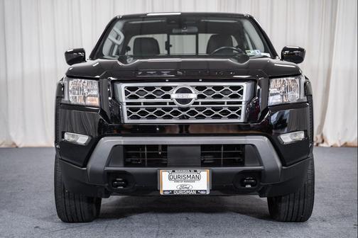 Super Black 2024 Nissan Frontier SV