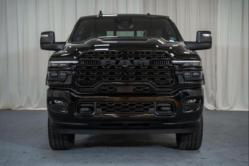 Diamond Black Crystal Pearlcoat 2025 RAM 2500 Limited Crew Cab 4x4 6'4' Box