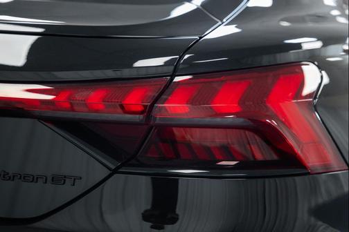 Mythos Black Metallic 2024 Audi RS e-tron GT quattro