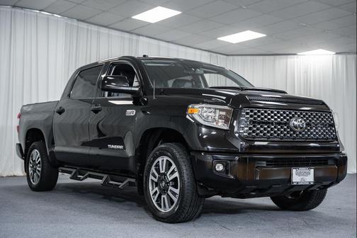 Midnight Black Metallic 2018 Toyota Tundra SR5