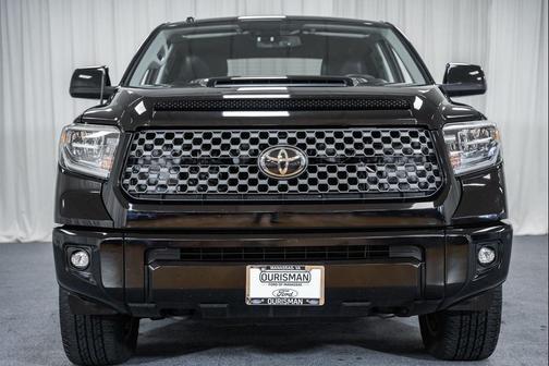 Midnight Black Metallic 2018 Toyota Tundra SR5