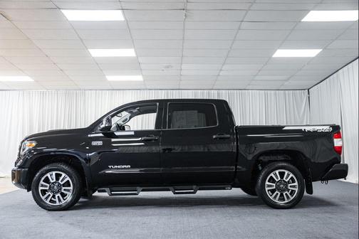 Midnight Black Metallic 2018 Toyota Tundra SR5