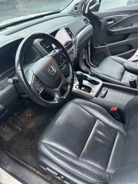 White Diamond Pearl 2019 Honda Pilot EX-L