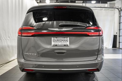 Ceramic Gray Clearcoat 2025 Chrysler Pacifica L