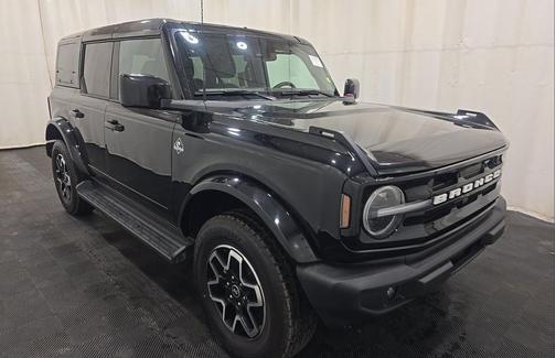 SHADOW BLACK 2025 Ford Bronco Outer Banks