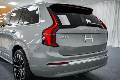 2025 Volvo XC90 Plug-In Hybrid T8 Ultra 6-Seater
