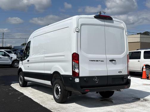 OXFORD WHITE 2026 Ford Transit-250 Base