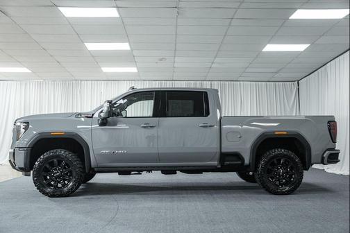 2025 GMC Sierra 2500 AT4