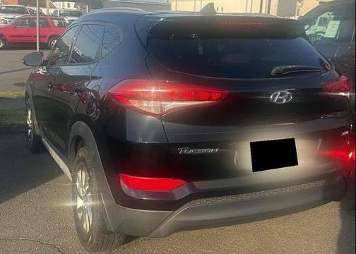 Black Noir Pearl 2017 Hyundai TUCSON SE Plus