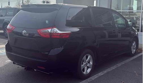 2020 Toyota Sienna SE