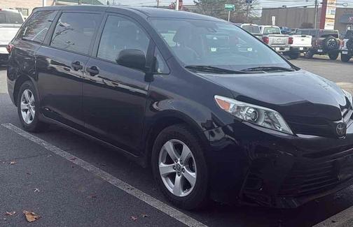 2020 Toyota Sienna SE