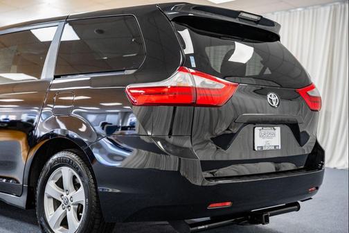 2020 Toyota Sienna SE