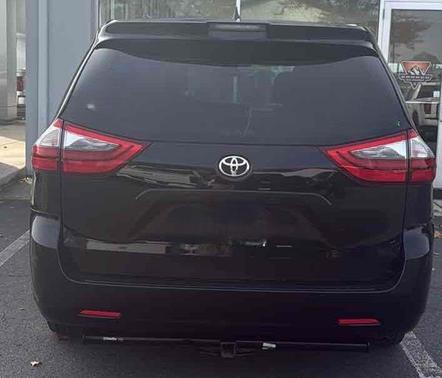 2020 Toyota Sienna SE