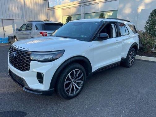 2025 Ford Explorer ST-Line