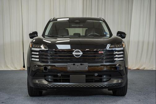 Super Black 2025 Nissan Kicks SR