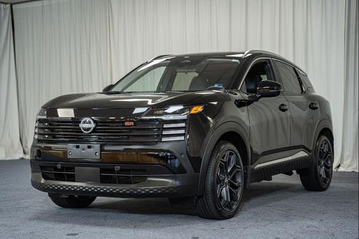 Super Black 2025 Nissan Kicks SR