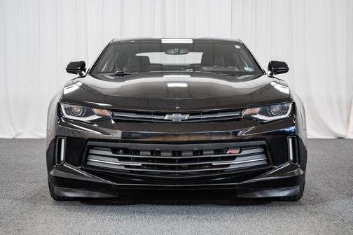 Photo 2 of 33 of 2017 Chevrolet Camaro 1LT