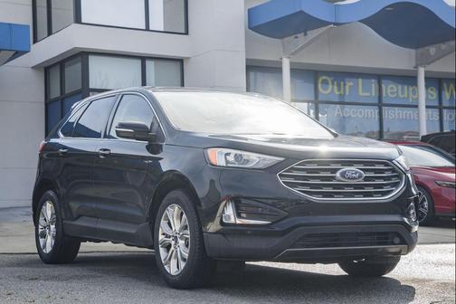 Black Metallic 2022 Ford Edge Titanium
