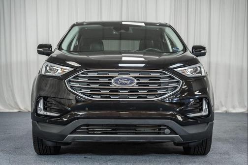 AGATE BLACK METALLIC 2022 Ford Edge Titanium
