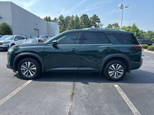 2024 Nissan Pathfinder SL