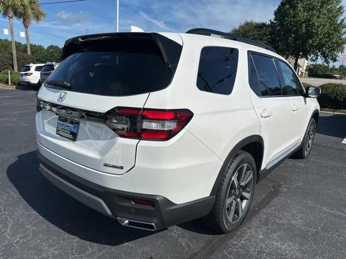 2025 Honda Pilot Touring 8-Passenger