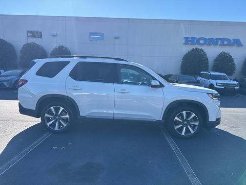 2023 Honda Pilot Touring 8-Passenger