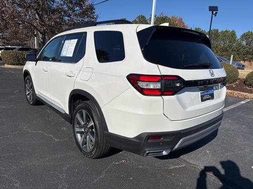 2023 Honda Pilot Touring 8-Passenger