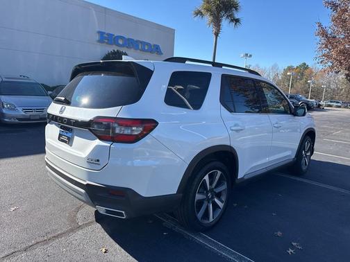 2023 Honda Pilot Touring 8-Passenger