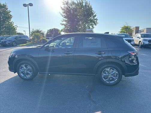 Crystal Black Pearl 2027 Honda HR-V LX